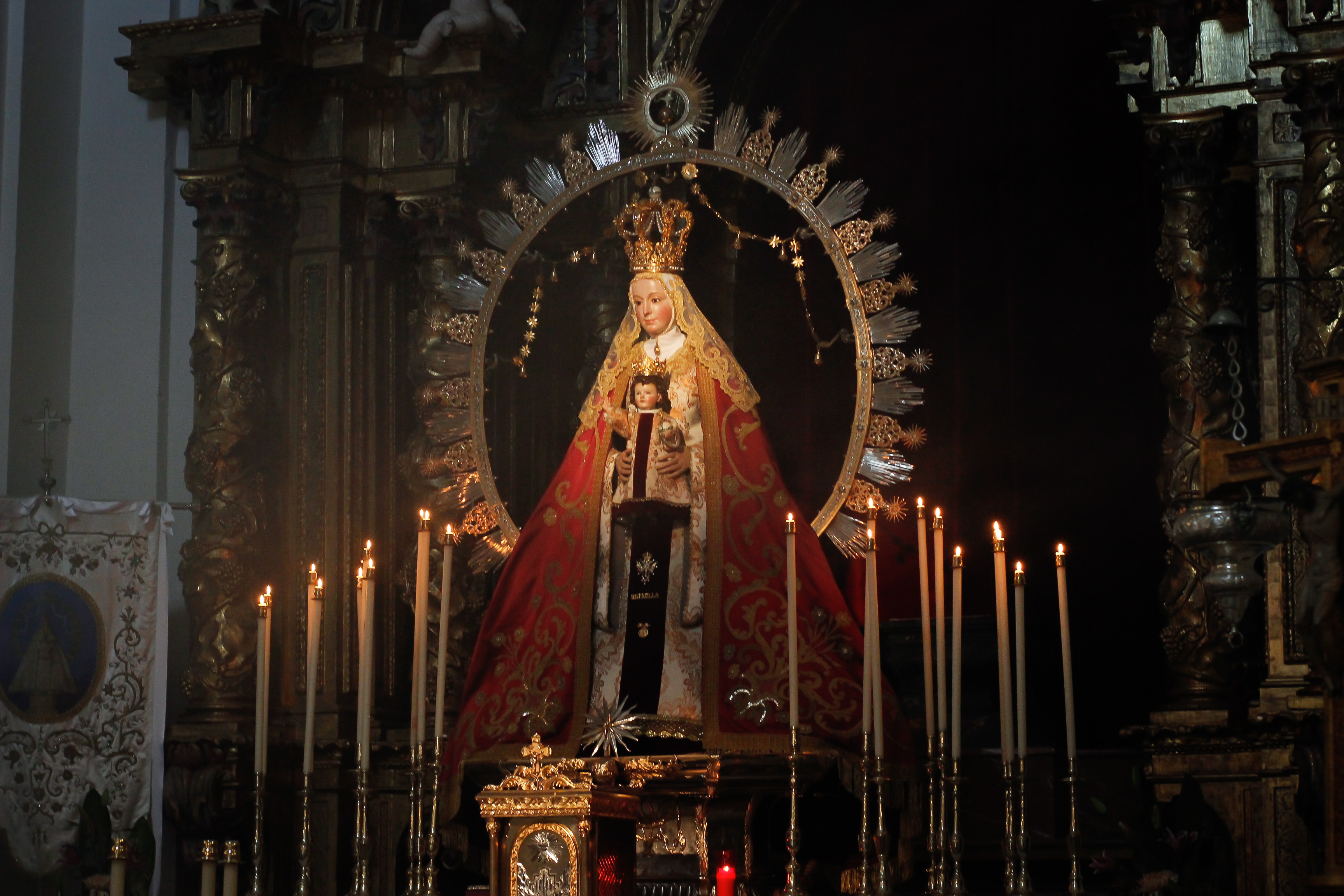 Nuestra Señora de la Estrella en su Altar Conmemorativo de la Coronación