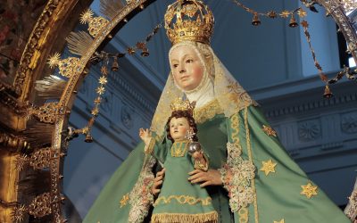 Nuestra Señora de la Estrella ataviada para el Tiempo Ordinario