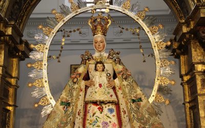 La Virgen de la Estrella ataviada para el mes de Mayo