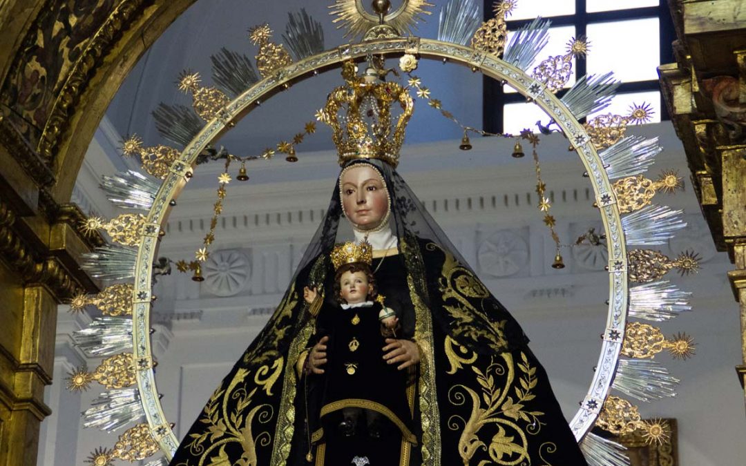 Nuestra Señora de la Estrella vestida de luto